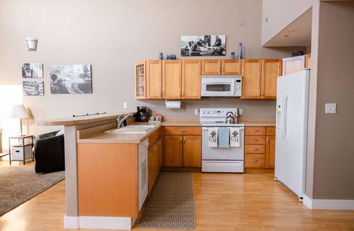 Sitka Condo | Comfort and Convenience in Downtown Sitka - Suite B