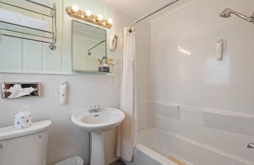 Littleton Hotel | Comfort Meets Charm - 2 Queen Beds