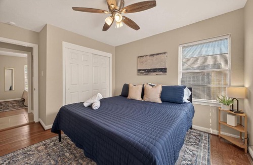Houston House | Comfortable 3BR Home with Backyard for BBQs
