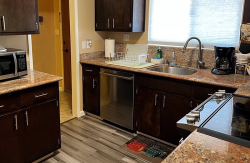 Alameda Apartment | Comfortable, convenient 2BR 2BA apt in Alameda
