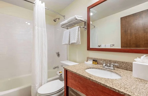 Eagle Hotel | Comfortable King Room | Pool, Parking