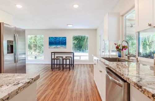 Kapoho House | Comfortable, single-level retreat with fast WiFi & washer/dryer - dog-friendly