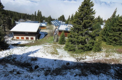 Chamrousse Apartment | Comfortable studio for 4 near slopes, pets allowed