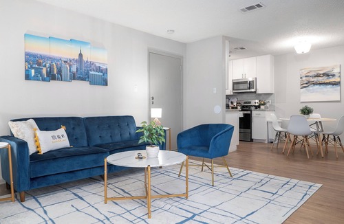 South Lamar Apartment | Comfy 1BR in SoLa 5 Minutes to Downtown with Free Parking