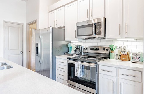 Montopolis Apartment | Comfy 2BR king suite, fast WiFi, 8 min to Downtown