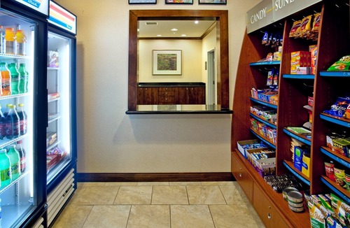 Albuquerque Apartment | Comms Accessible 1BR Suite | Free Breakfast + Pool