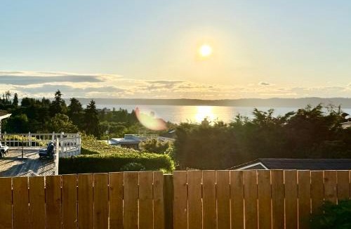 Federal Way Apartment | Commute to Seattle! Comfortable Apt w/Sunset View