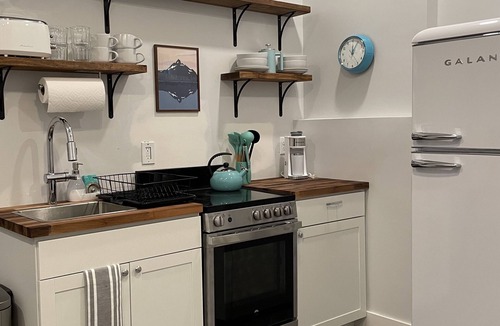 Oakley Apartment | Completely Updated, 10 min to downtown AVL, Long term welcome