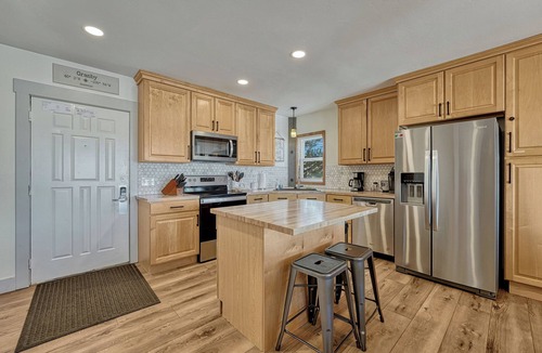 Silvercreek Condo | COMPLETELY UPDATED 2BR2BA Walk to Base-Short & Long Term STUNNING Mountain Views