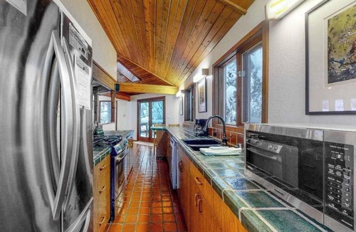 Alyeska Ski Chalet | Compton's Chalet | Forest Solarium | Hot Tub