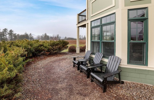 Thornton Condo | Condo close to hiking, river, with mountain views