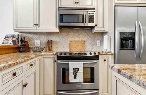 West Hartford Condo | Condo with Panoramic Views & Pool, Deere Run