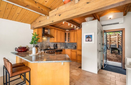 Aspen Condo | Construction Discount - Low rates for Summer 2026. Outdoor Heated Pool!