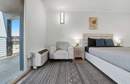 St. Johns Apartment | Contemporary Centro Flats studio getaway