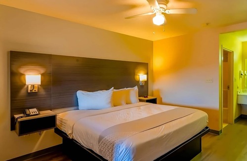 Sweet Home Hotel | Conveniently Located Near Spoetzl Brewery! Onsite Parking, FREE Breakfast!