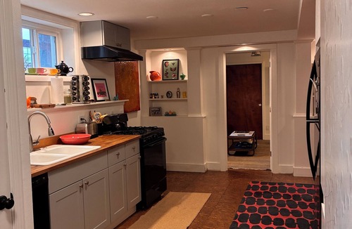 North Beacon Hill Apartment | Cool apartment in vibrant Seattle neighborhood.Restaurants, bars and Light Rail.