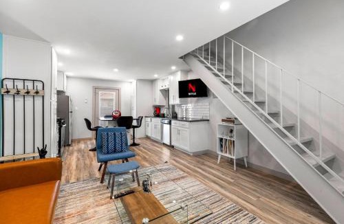 St. Edwards House | Cool Vibes Music Capital SoCo Townhome!