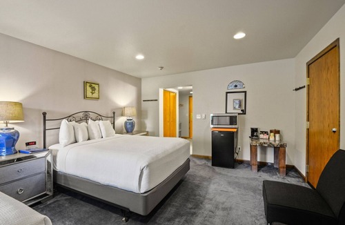 Copper Mountain Village Hotel | Copper Mountain Inn Hotel Style Room with 2 Beds #347 by RedAwning