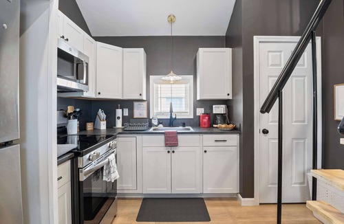 Hampton Cabin | Coral Cottage - Tiny Home at Hampton Beach