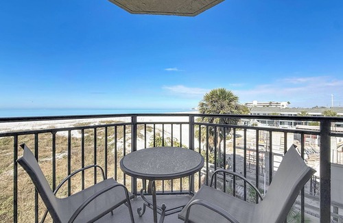 Belle Vista Condo | Corner Beachfront 2BR | Balcony & Pool