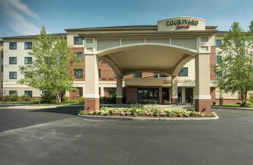 Bangor Hotel | Courtyard Bangor