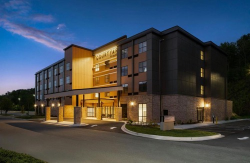 Tynecastle Hotel | Courtyard by Marriott Sugar Mountain Banner Elk
