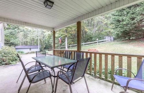 Lookout Mountain House | Covenant Cottage with outdoor dining