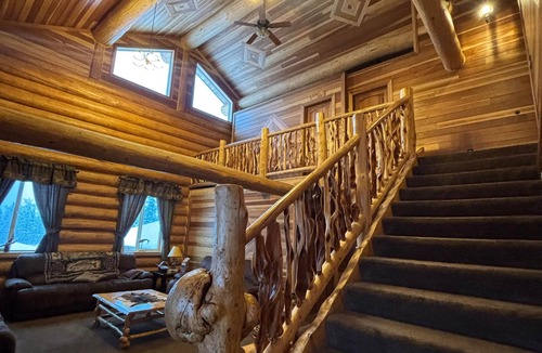 Palmer Bed & Breakfast | Cowboy's Corral @ Alaska Knotty Pine B&B ~ Hot Tub & Sauna