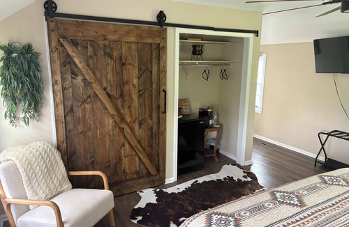 Lexington Other | Cowboy Suite - Michael Lynn Winery and Brewing Company