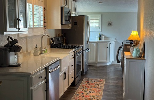 East Colfax House | Cozy 1-bedroom house in pleasant Denver with AC for relaxing stays