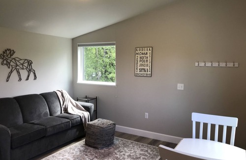 Mid-Hillside Apartment | Cozy 1 bedroom with beautiful Alaskan views