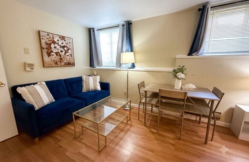 University District Apartment | Cozy 1-bedroom with private bathroom and shared kitchen in Seattle with AC