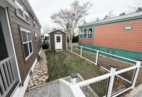 Upward House | Cozy 1BR Tiny Home with Pool Access and Free Tix