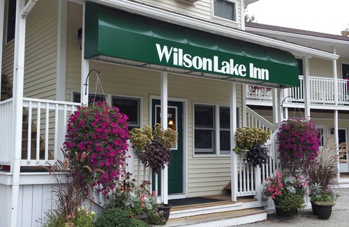 Dryden Hotel | Cozy 1st Floor Room with Queen & Full Beds in Peaceful Wilton