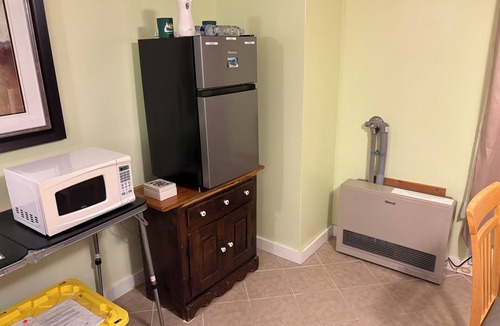 Bridgton Apartment | Cozy 2-Bed Suite/Studio with WiFi and AC in welcoming Lakes Region Bridgton