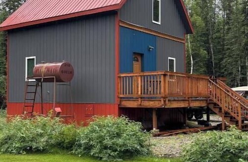 North Pole Cabin | Cozy 2 bedroom, 1.5 bathrooms located in North Pole Alaska