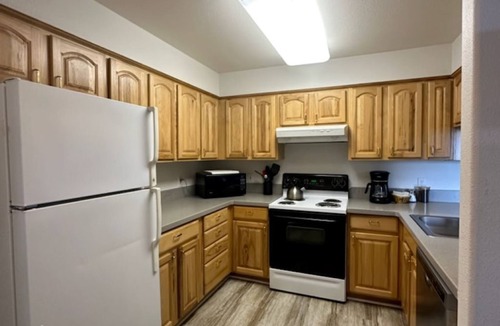Sitka Condo | Cozy 2-bedroom condo in gorgeous Sitka with ocean view and WiFi