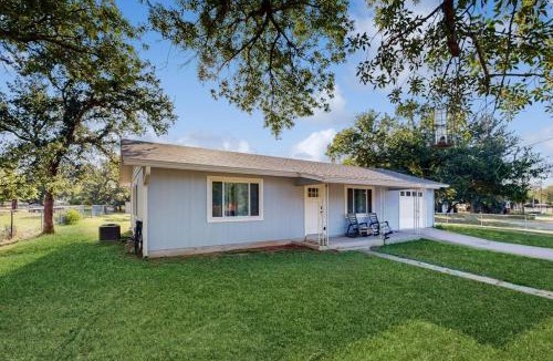 Granite Shoals House | Cozy 2 Bedroom Home with Gas Grill, Patio, and Boat Parking