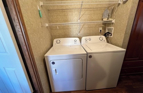 Turner House | Cozy 2-bedroom mobile home in peaceful Turner with WiFi