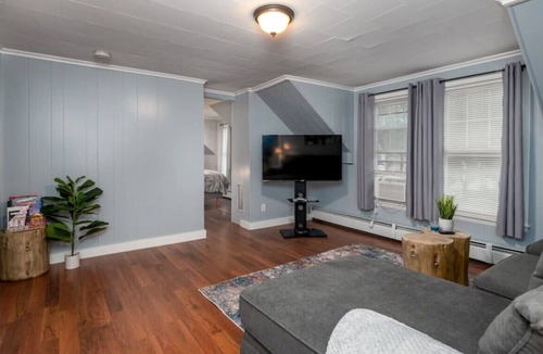 Southern Coast Apartment | Cozy 2BD | Sleeps 6 | Only 5 Miles To Beaches