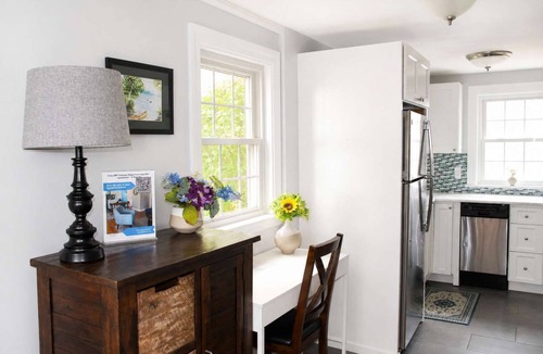 Wolfeboro Apartment | Cozy 2BR Getaway Steps from Lake Winnipesaukee