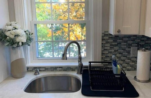 Wolfeboro Apartment | Cozy 2BR Getaway Steps from Lake Winnipesaukee