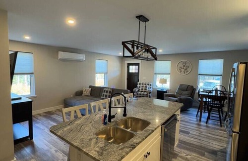 Brewer Apartment | Cozy | 3 BR/2 Bath | Sleeps 8 | Quiet