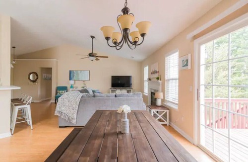 Paw Creek House | Cozy 3BR/2BA in North Lake Area