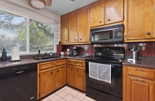 Marshall Ford House | Cozy 3BR Retreat Near Lake Travis!