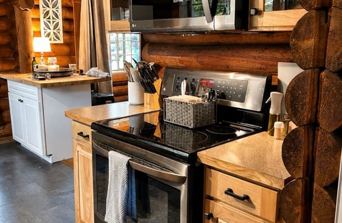 Verlot Cabin | Cozy 4-bedroom cabin in charming Granite Falls with large yard
