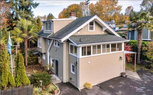 Delridge House | Cozy 4BR House Perfect for Families in West Seattle