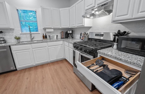 Blackshear-Prospect Hill House | Cozy 4BR Retreat w/Game Room, Fire Pit, Hot Tub, & Backyard Fun
