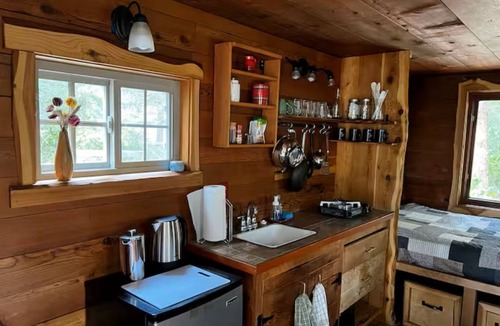 Clinton Cabin | Cozy Acres Tiny House in Clinton on Whidbey Island perfect for relaxing getaway