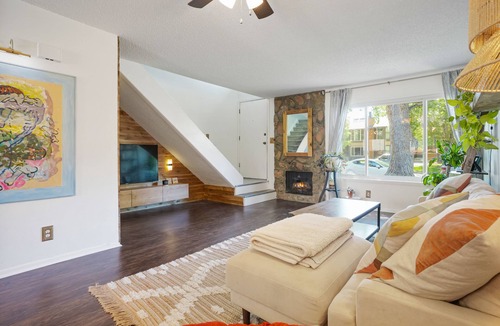 Aurora House | Cozy and modern townhome in Aurora, 5min from highway !